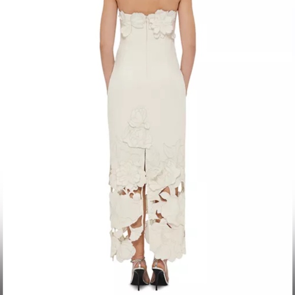 Elegant White Floral Midi Dress - Picture 3 of 4